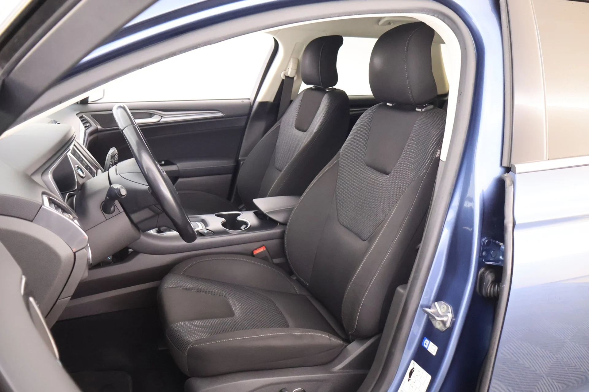 Car Image - 41xNm5eVGZkeySQj1LJCve