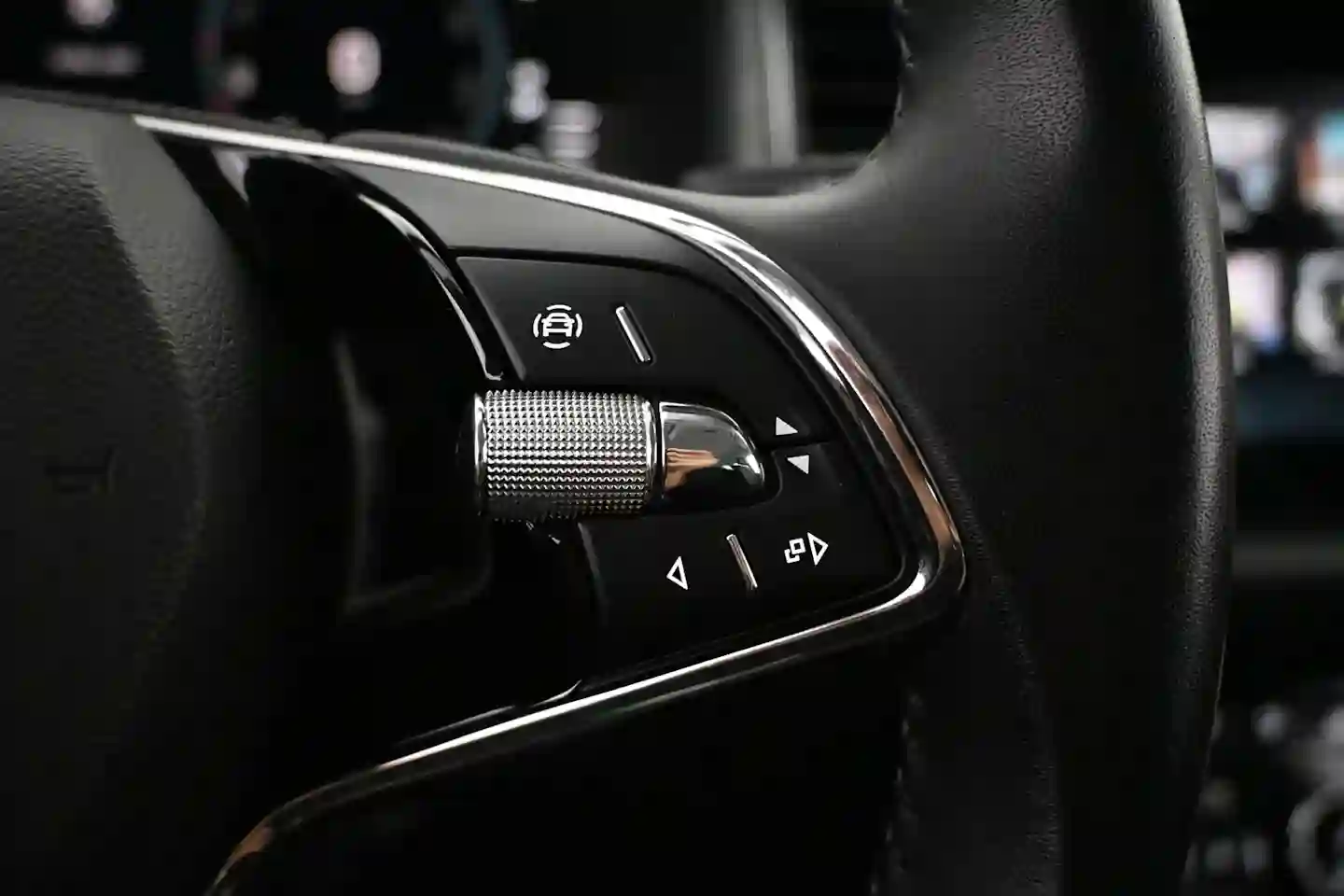 Car Image - 4LuozmvvtmWl5uv7Nd94Iz