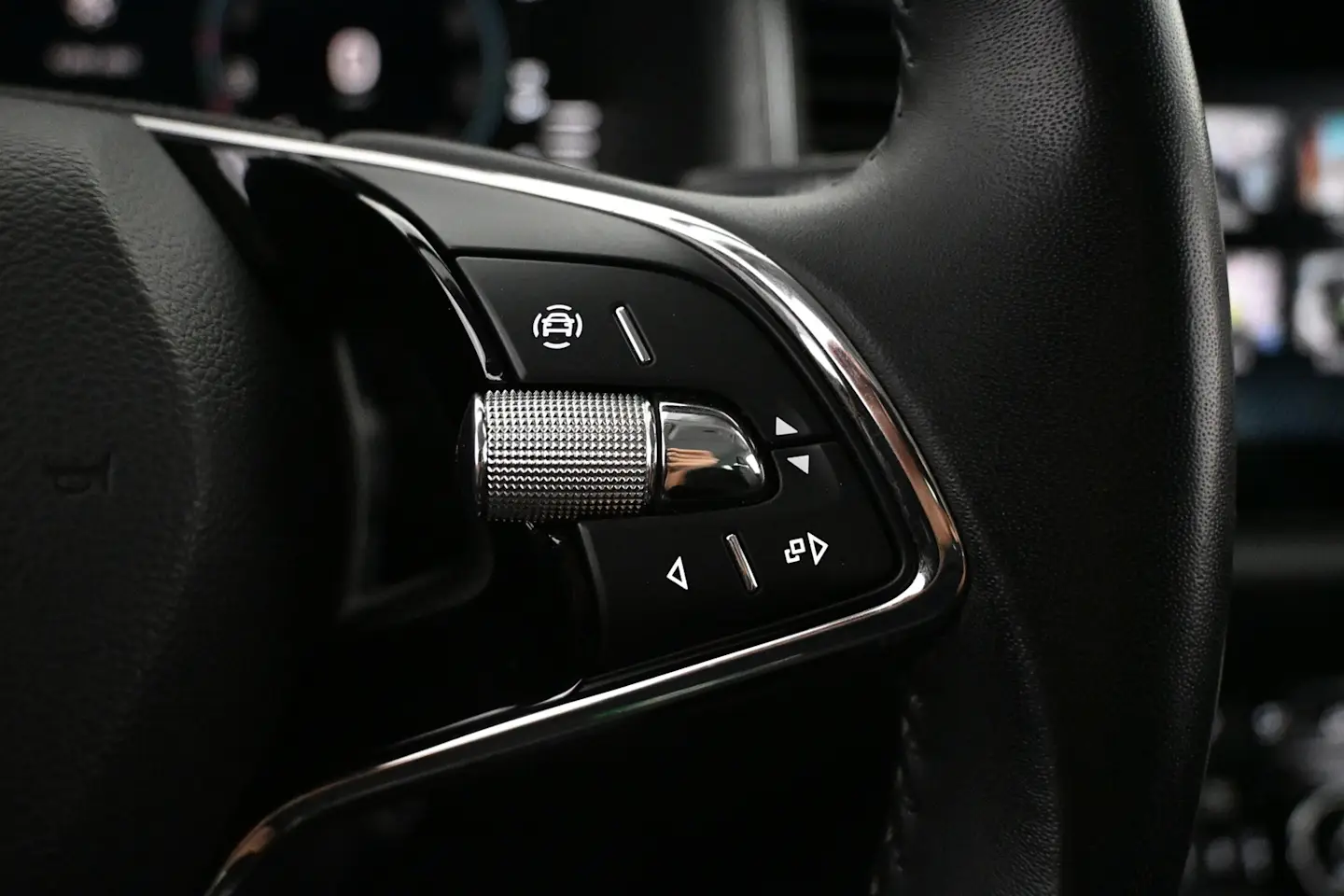 Car Image - 4LuozmvvtmWl5uv7Nd94Iz