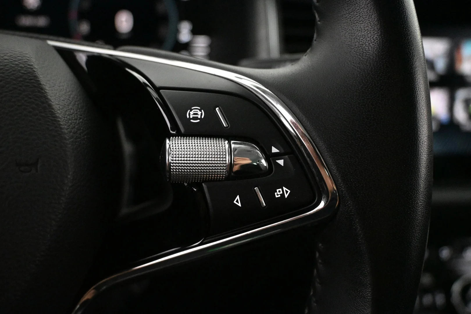 Car Image - 4LuozmvvtmWl5uv7Nd94Iz
