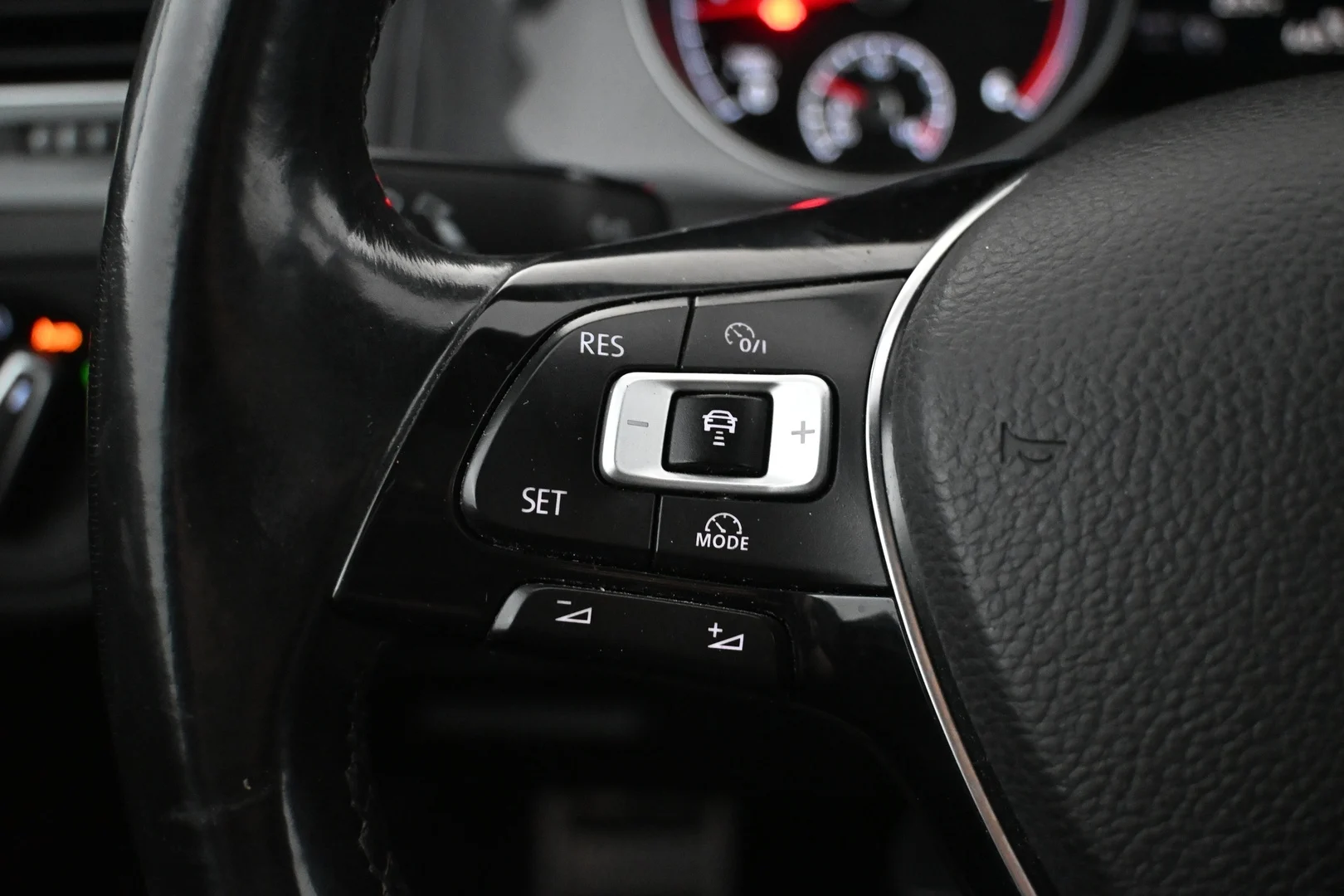 Car Image - 4nRslYYgPhqH17rZp0fMia