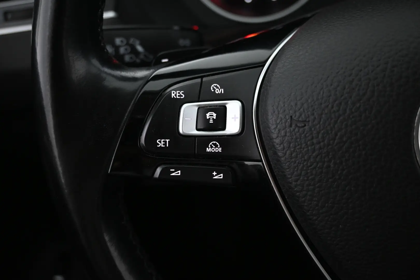 Car Image - 7JBRSnC2MQgP6xfamZeV2X