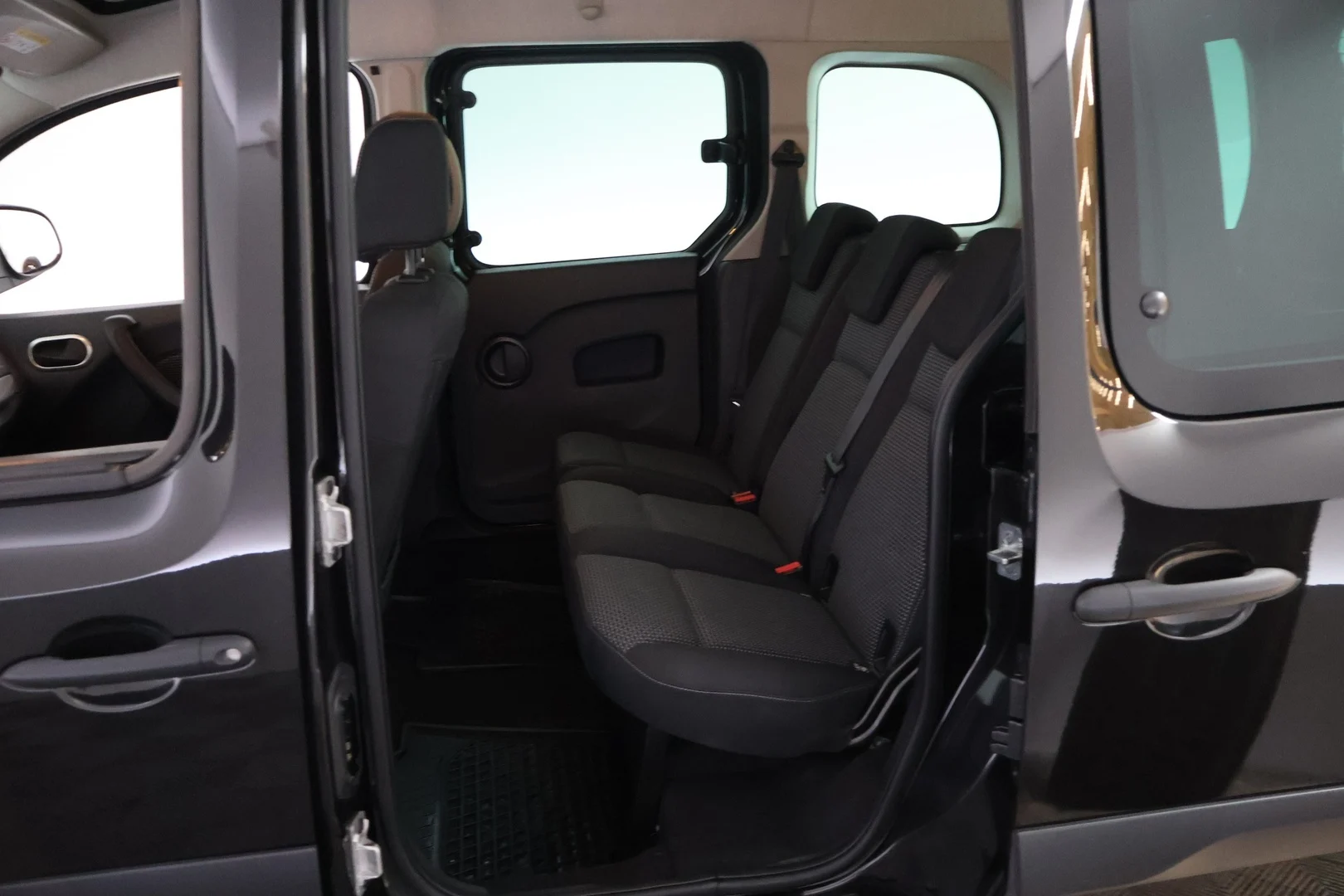Car Image - 2wEZEtXPial5JN3ULVSY5H
