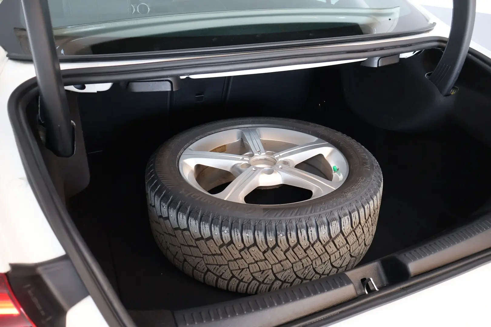 Car Image - 1899ZOEMZuug1RRHNKIoT7