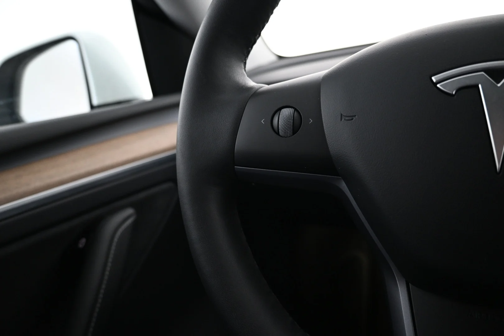 Car Image - 1OYxYjiEgQfl61nP1lNDYH