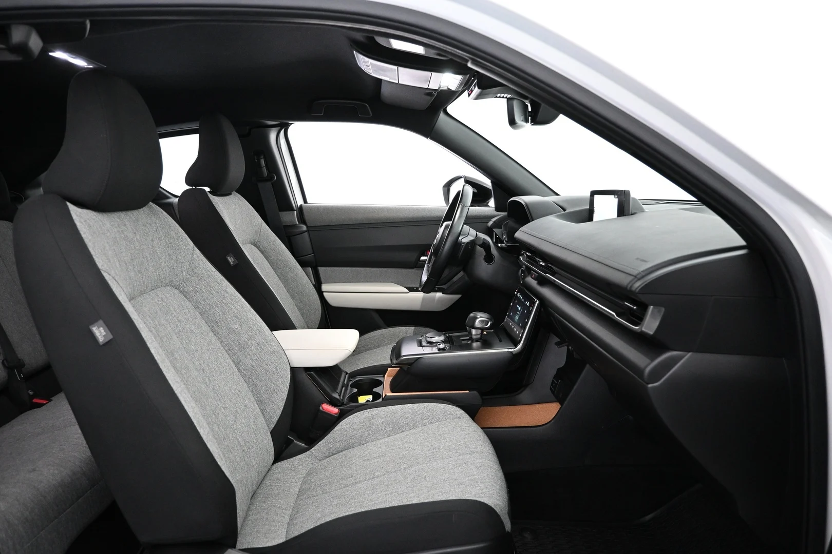 Car Image - 5yjkwO0eTCbH6hlqjqHM2C
