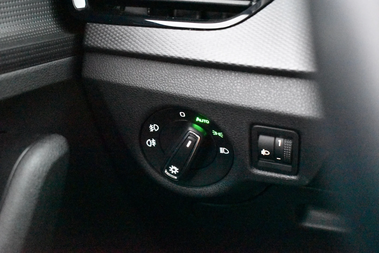 Car Image - 7F98D2P3zRVgQgZ7NsXRaM