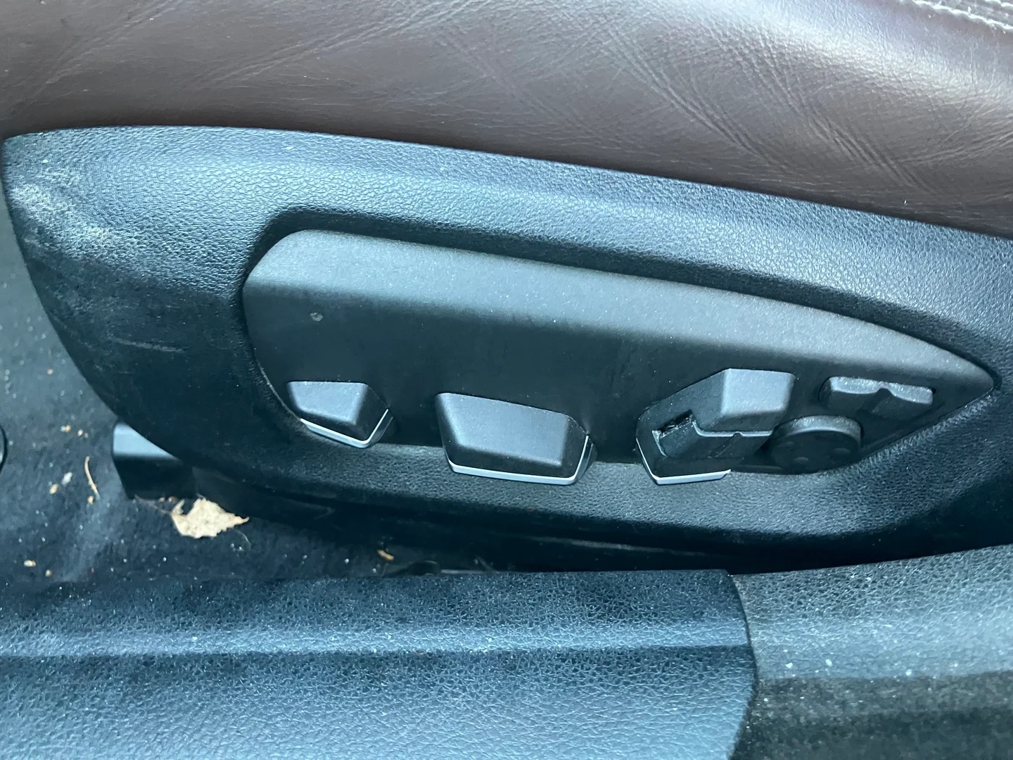 Car Image - 64NRsJB1XdzB4F9shqFkfo