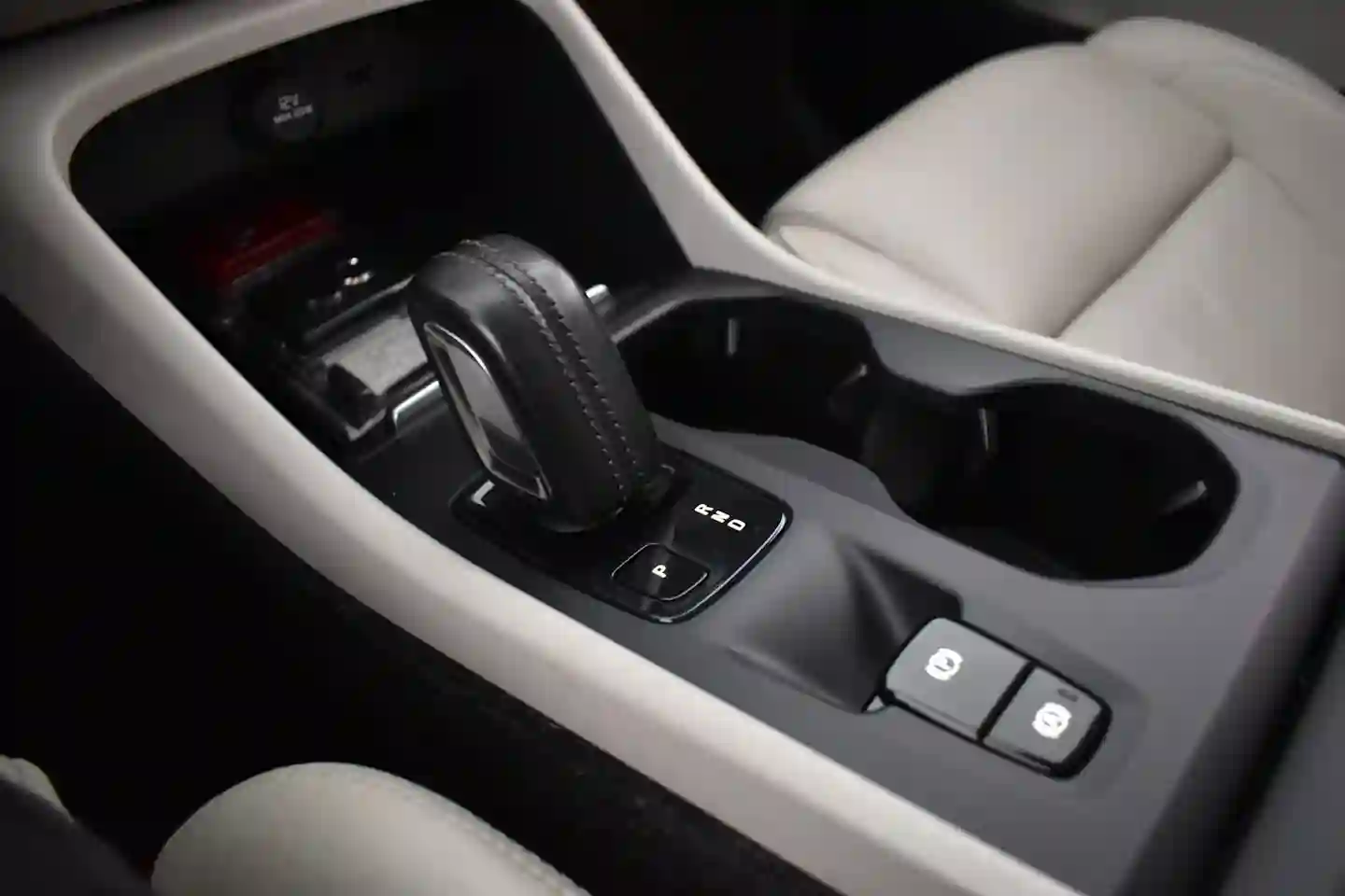 Car Image - 2QYuHWR5ifdTucruvestxd