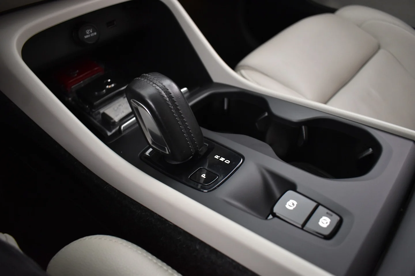 Car Image - 2QYuHWR5ifdTucruvestxd