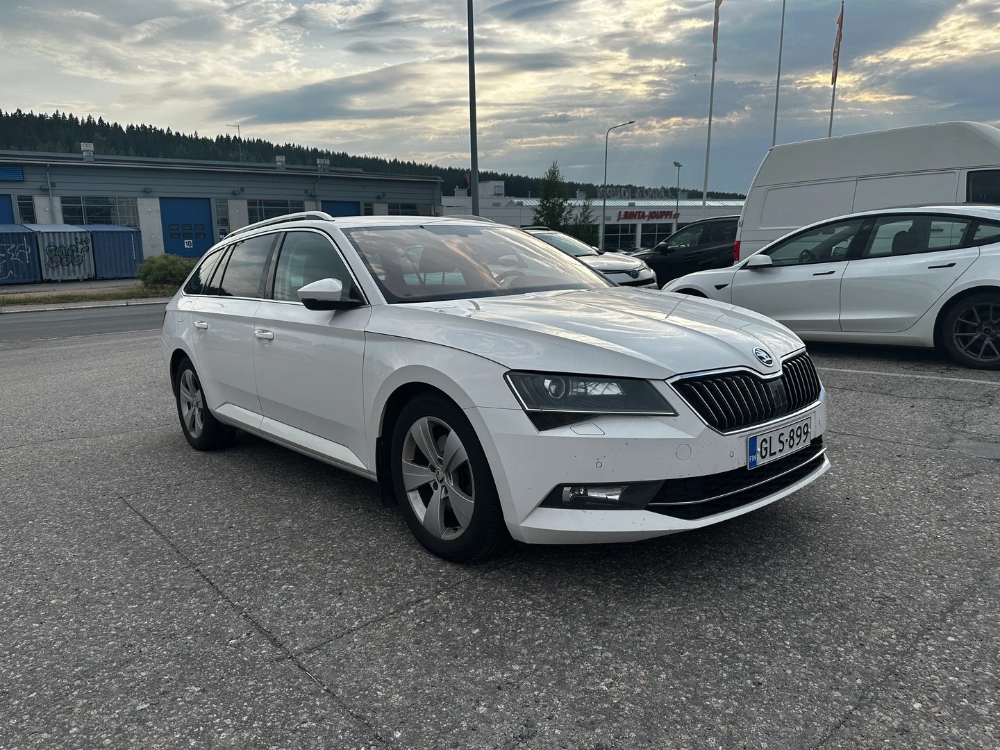 Car Image - Iygh4cp3PXZUhxxKw1B8v