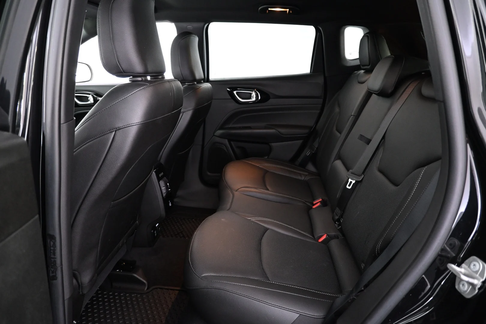 Car Image - 3j2mIhjjh9RvihyQD3itHR