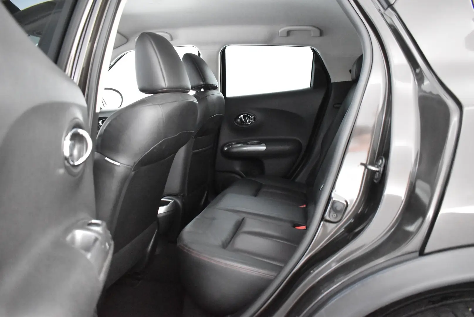 Car Image - 1NB5tT5LE3w6Bx8Eumqs1T