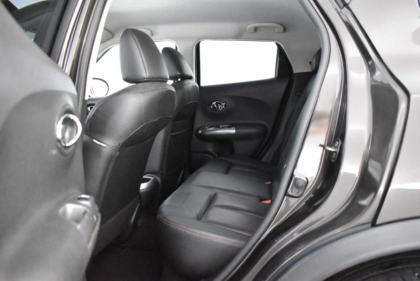 Car Image - 1NB5tT5LE3w6Bx8Eumqs1T