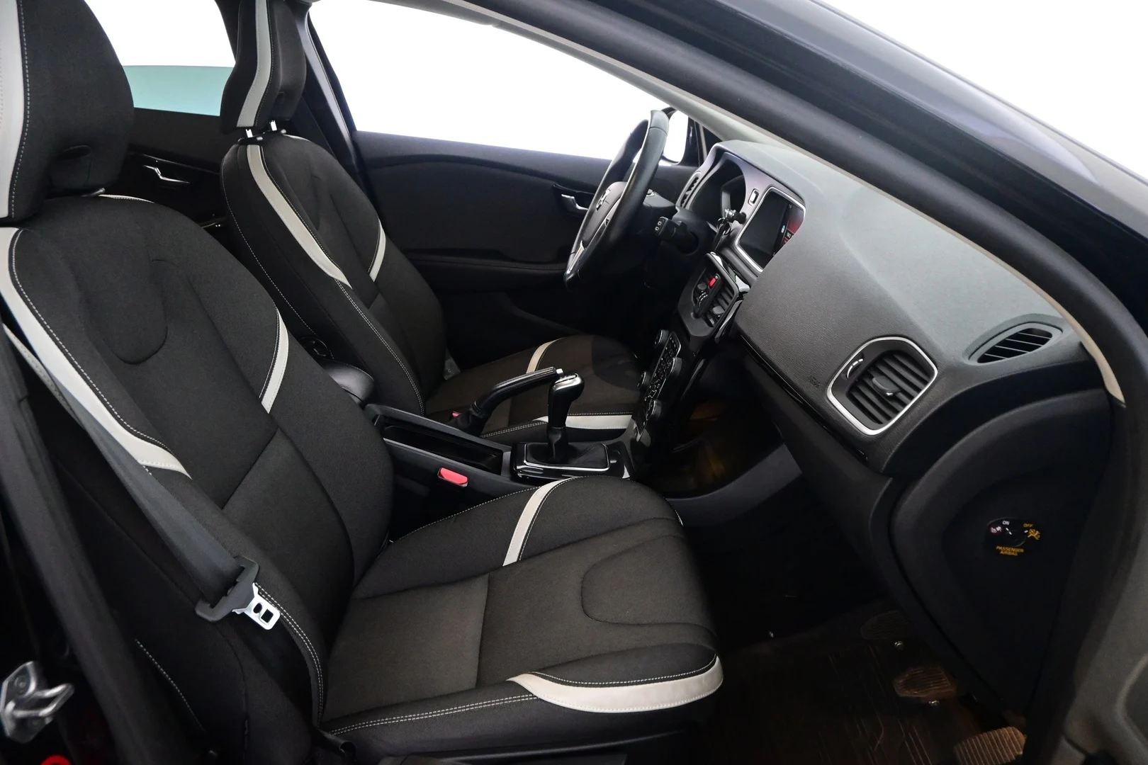 Car Image - 4mdtfUcZgnmaWz3L591bi5