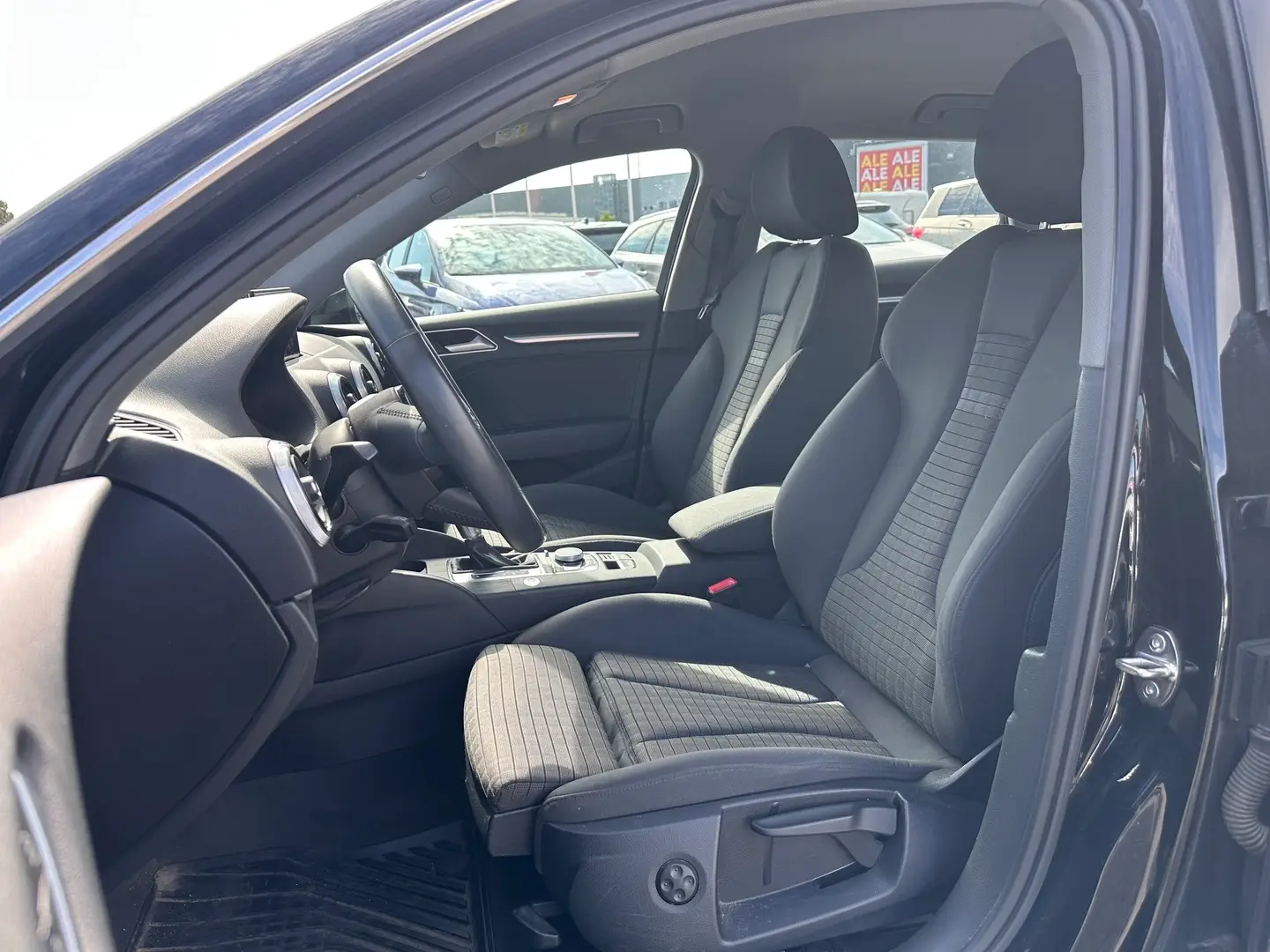 Car Image - 5PefL1Z4awJGX1OuQCZaff