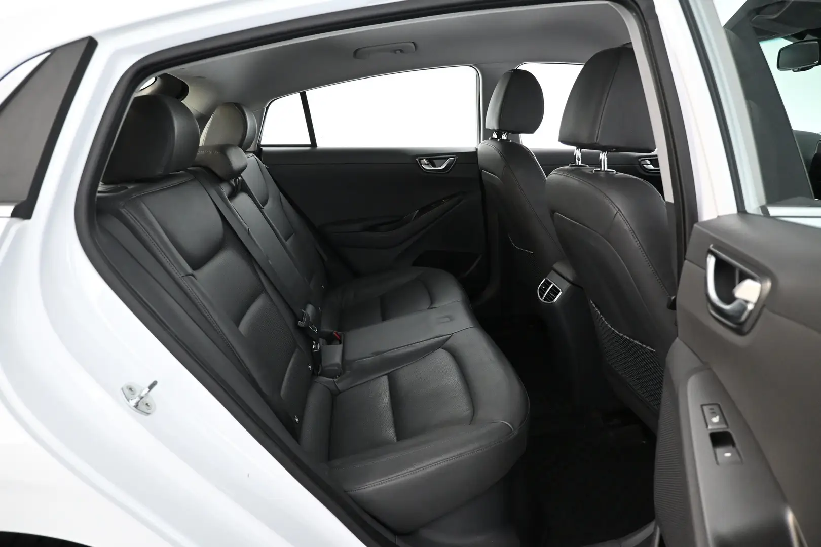 Car Image - 33sIctCa3a0nfm4K22bIgj