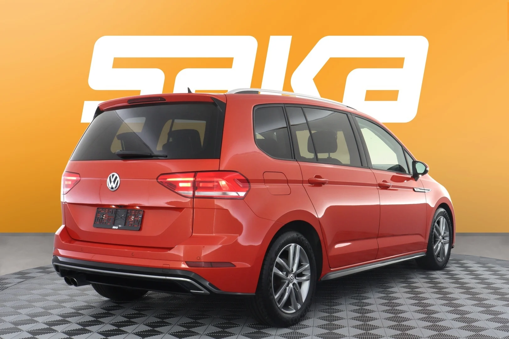 Car Image - F5poQUSEswpSnPRXb5A0i