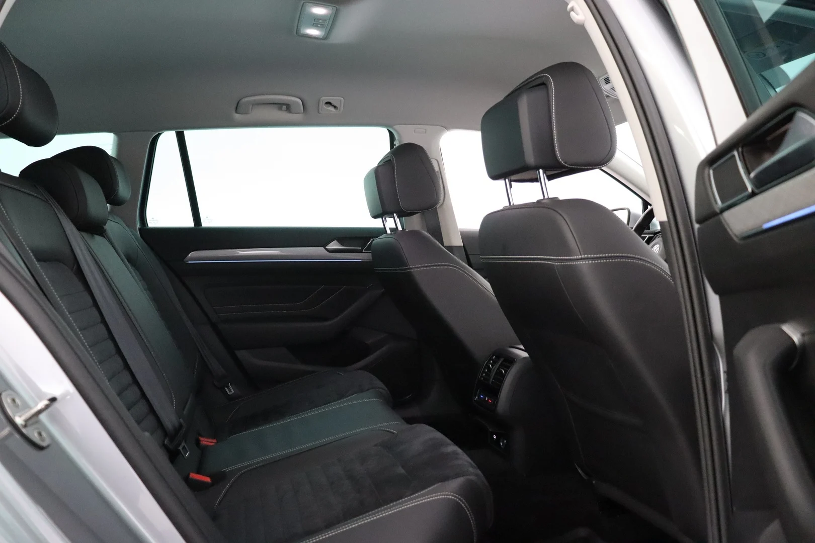 Car Image - 2YuOFJH6hfiJt5jR7scUZ2