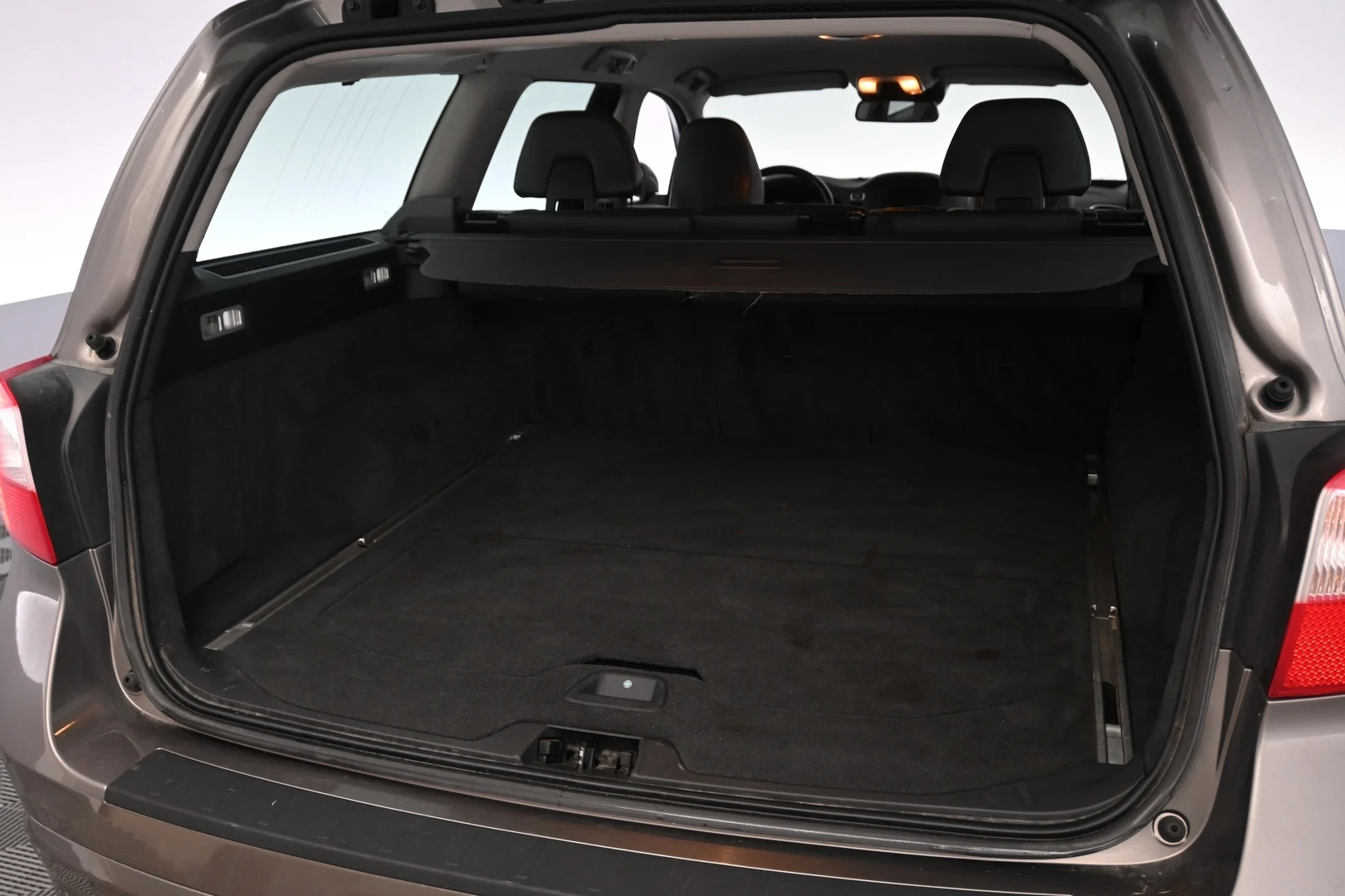 Car Image - UMtp6Gp3n26lxZH1C3G4Q