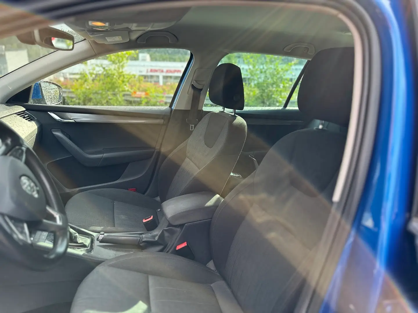 Car Image - 4vDNYKdfHdRANnLGGcENKW