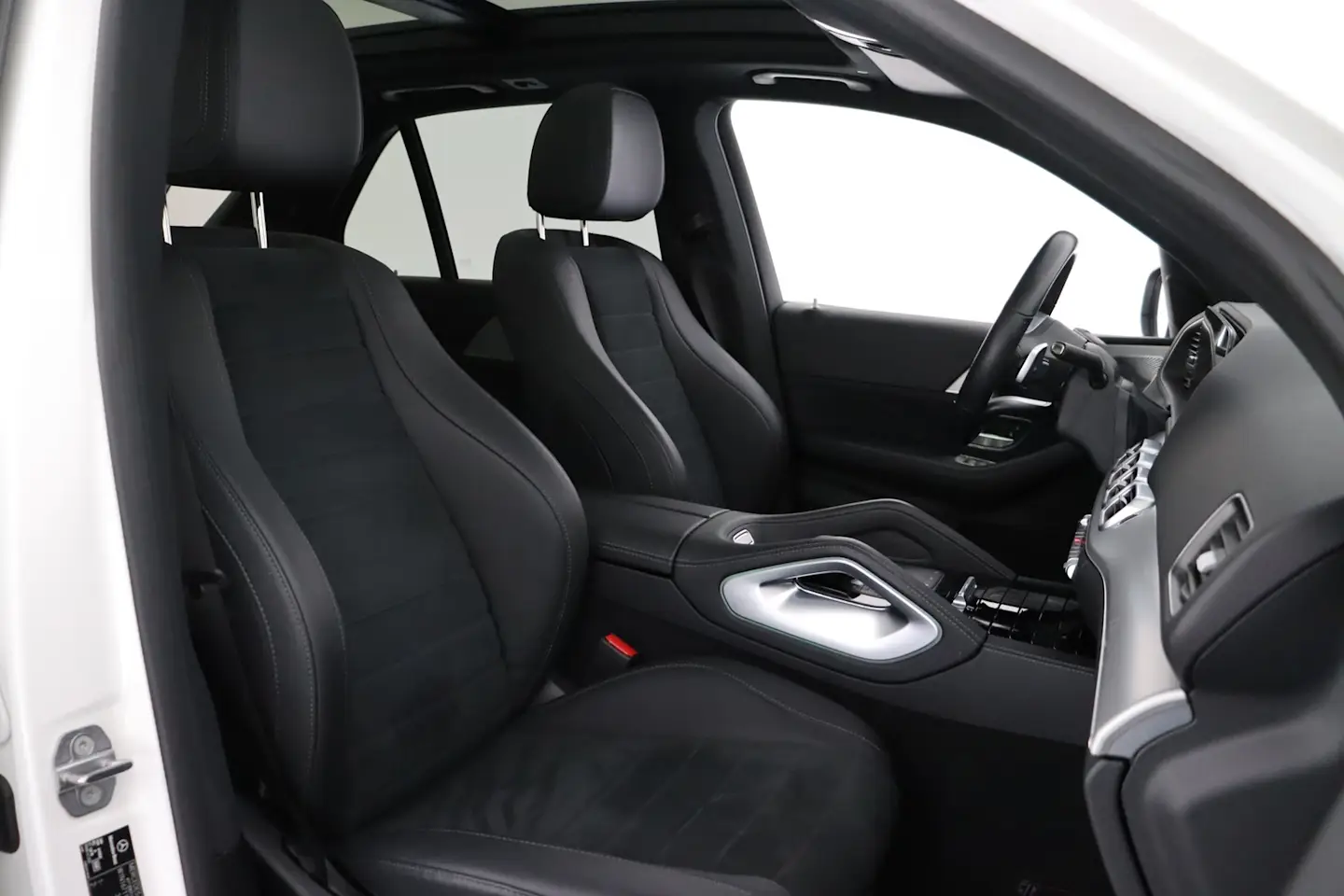 Car Image - 2NsUQdo8wbBNBdrLOJs6vq