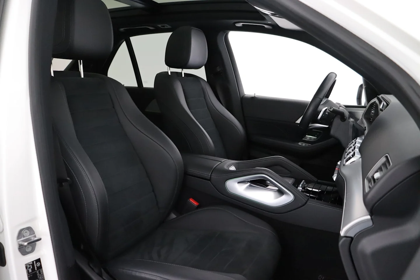 Car Image - 2NsUQdo8wbBNBdrLOJs6vq