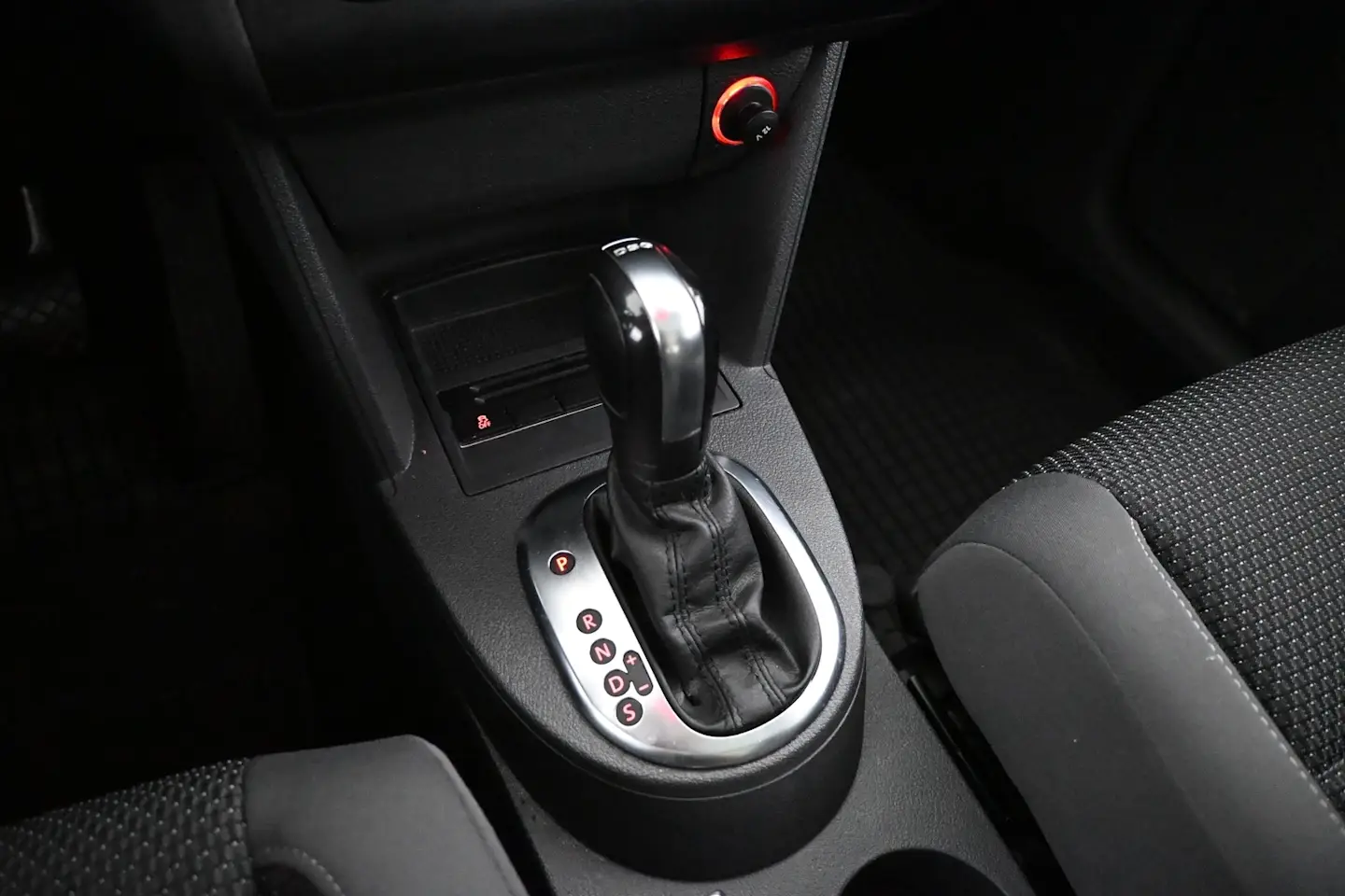 Car Image - 7DaFX37COitguY9DbIhVTh
