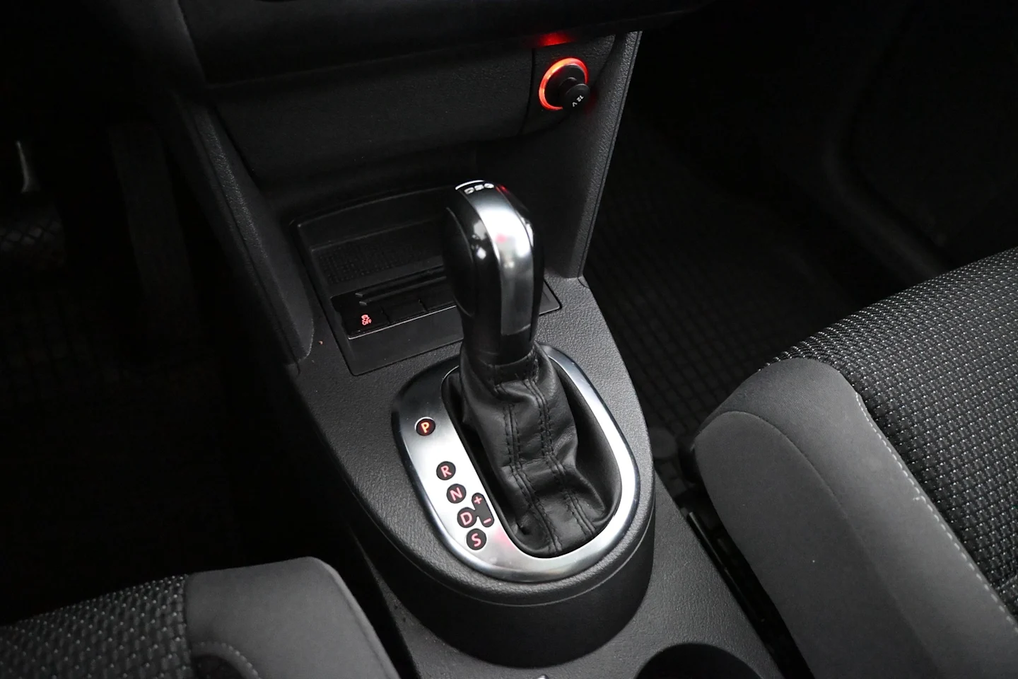 Car Image - 7DaFX37COitguY9DbIhVTh
