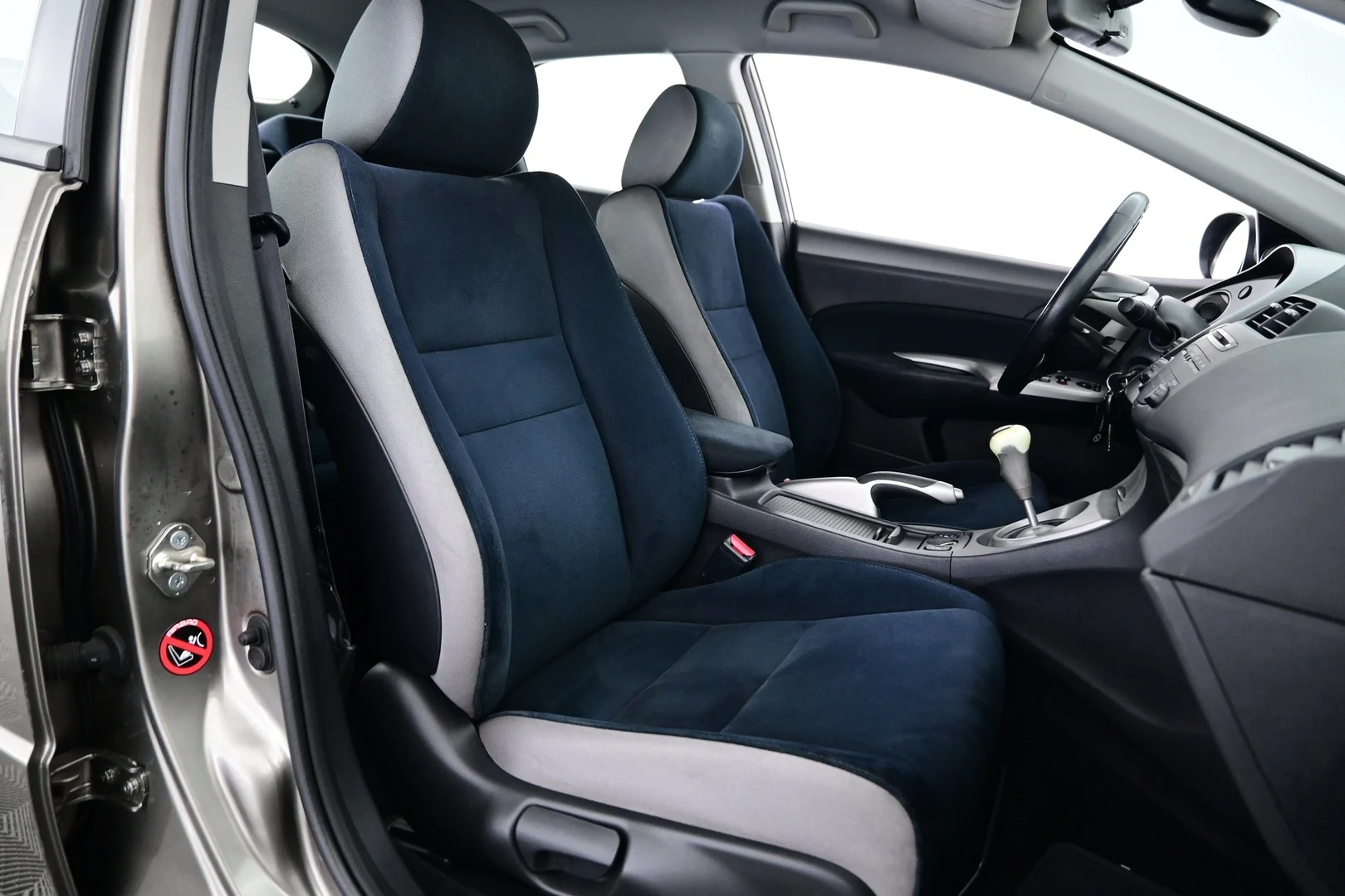 Car Image - 64oV3hbmqswDfXsvXmrWLr