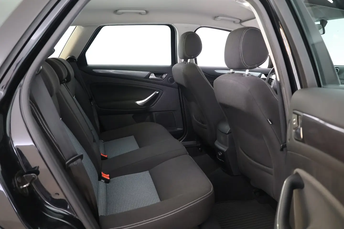 Car Image - 24VKPiODhkLtoeWiYH7Nxh