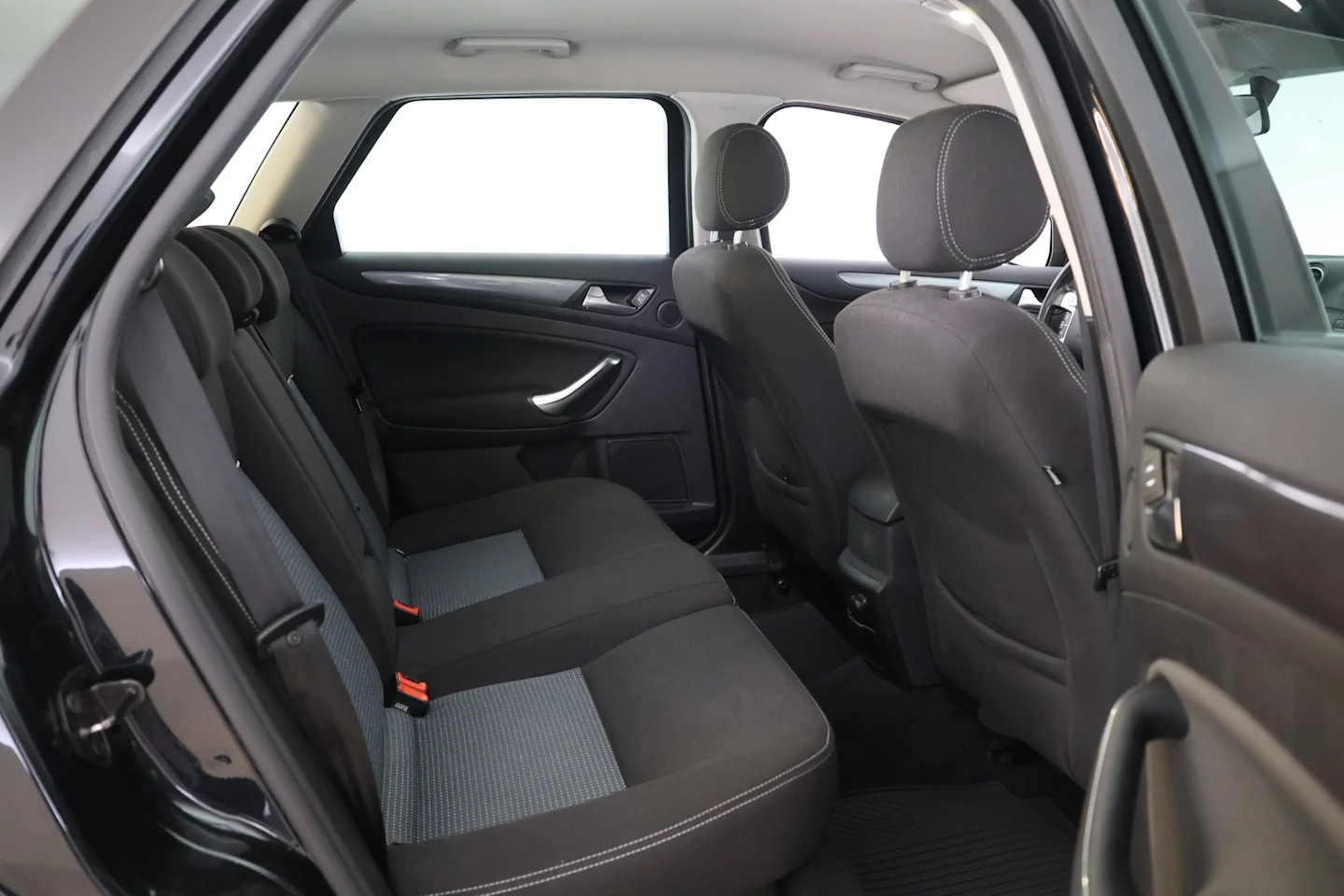 Car Image - 24VKPiODhkLtoeWiYH7Nxh