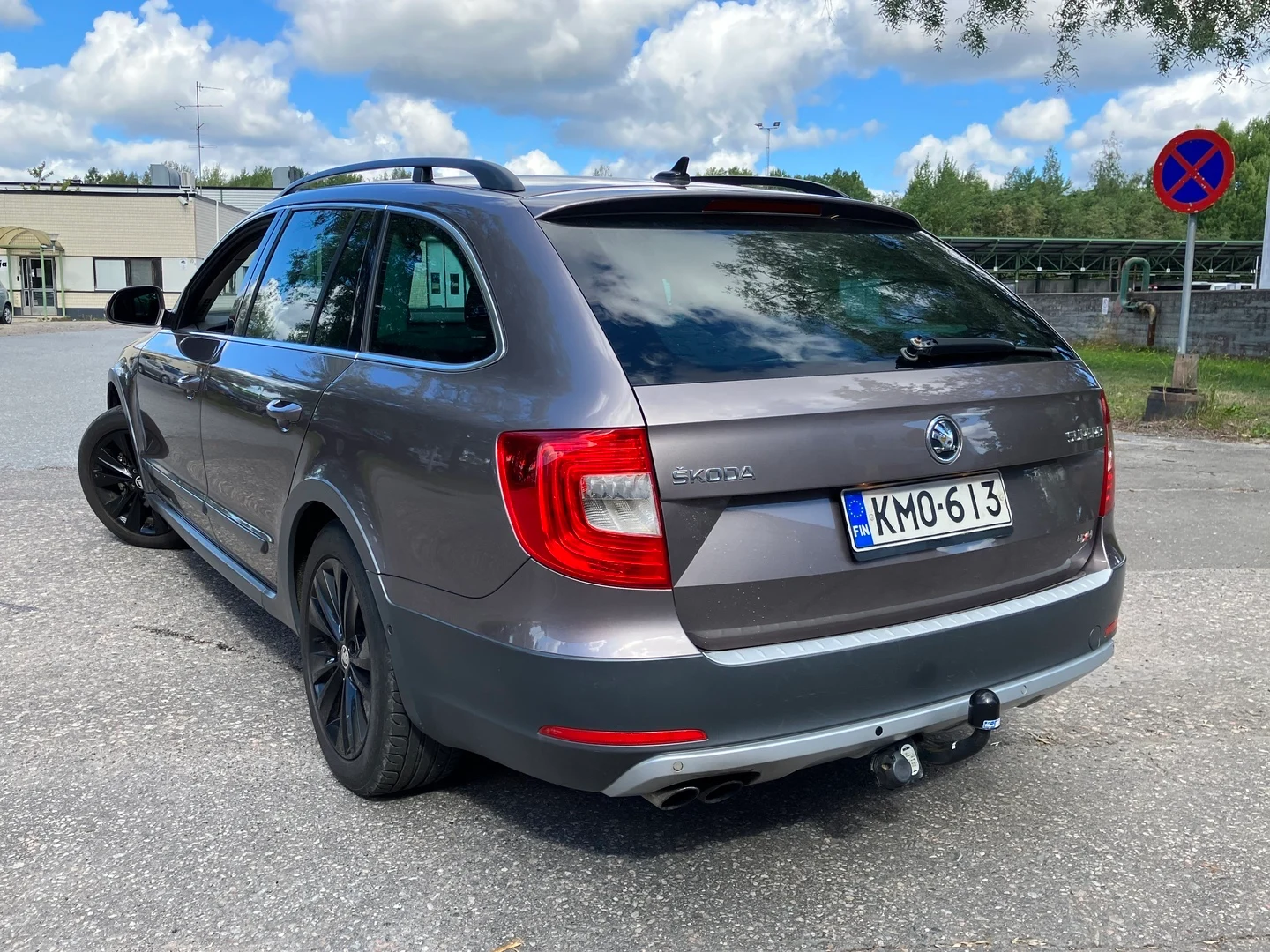 Car Image - 15cF98CdHdIA0FFxiVBtcY