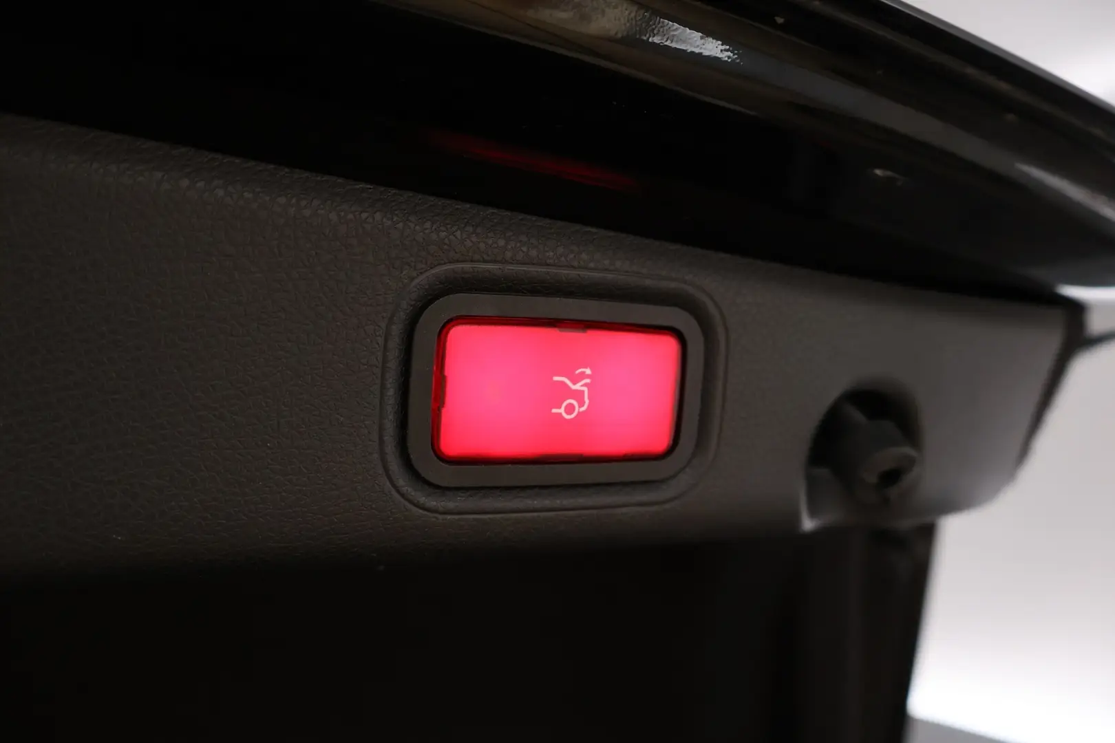 Car Image - Lrtfdro64OjXvkhplnaWo