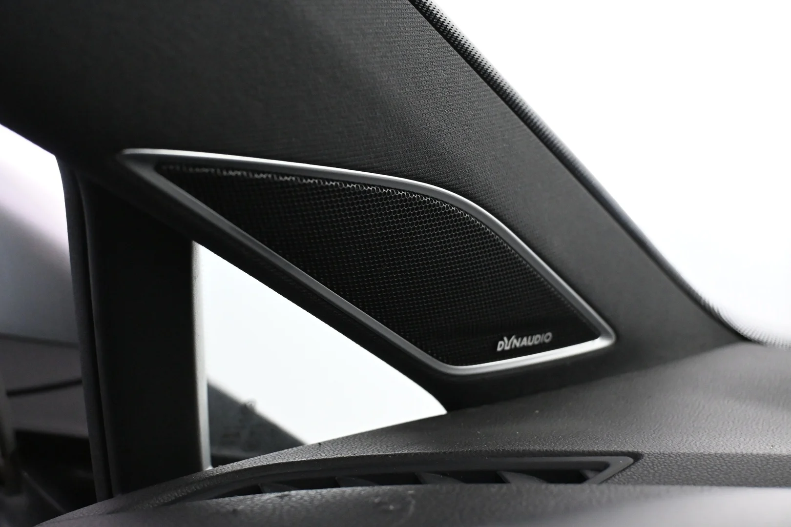 Car Image - 4nRslYYgPhqH17rZp0fMia