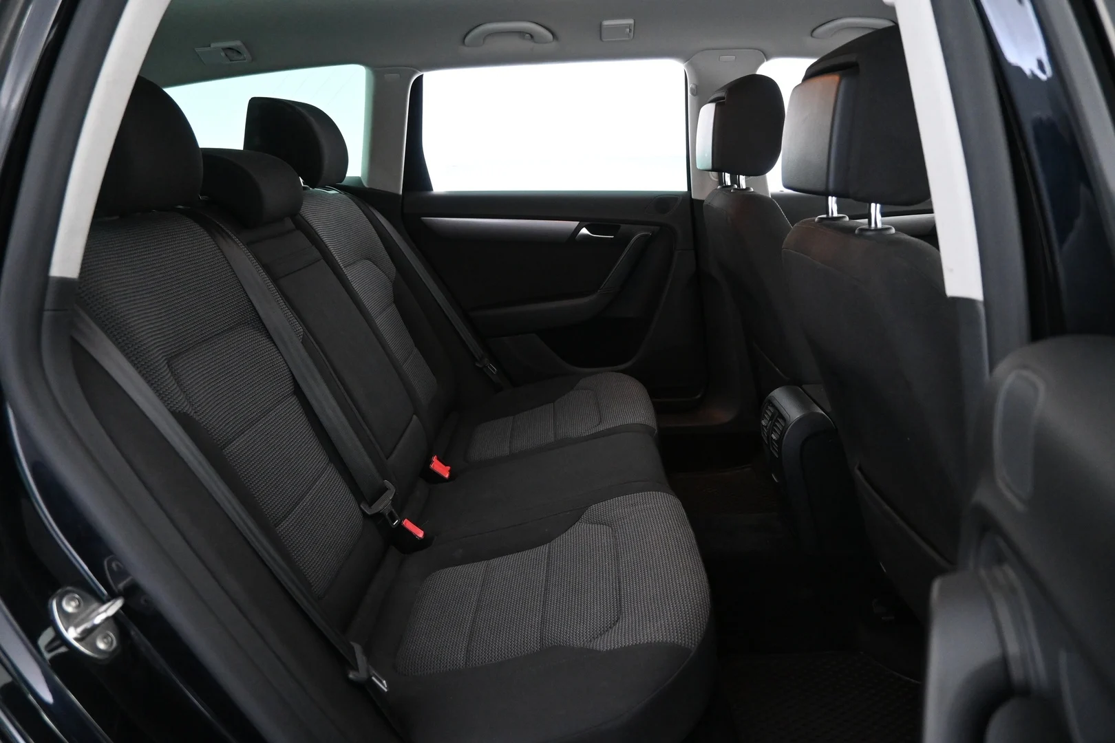 Car Image - 1d0el1UEcZKp0Zbo4VivaJ