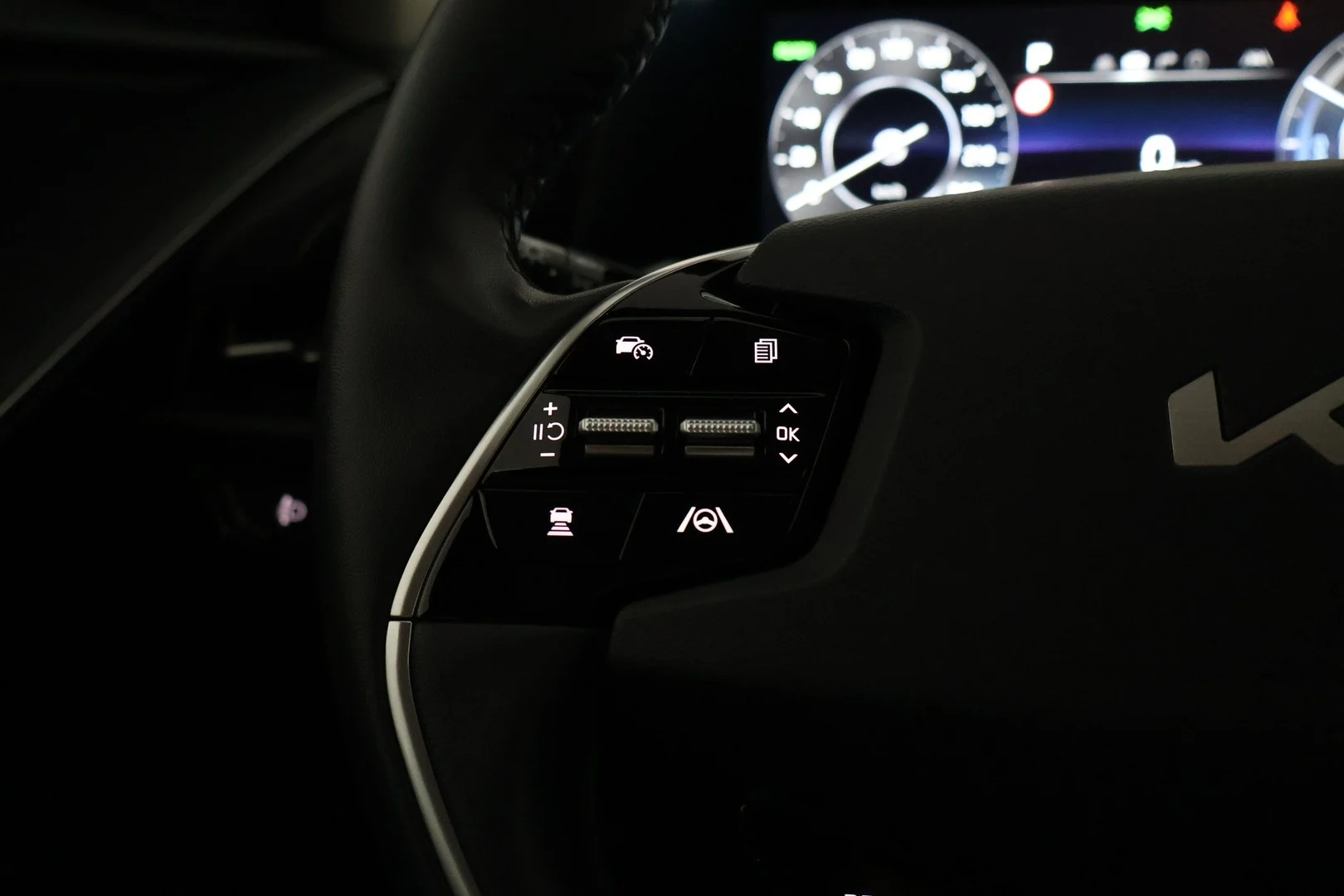 Car Image - 3jfgTCZzN1HKSaAFBK8vmn