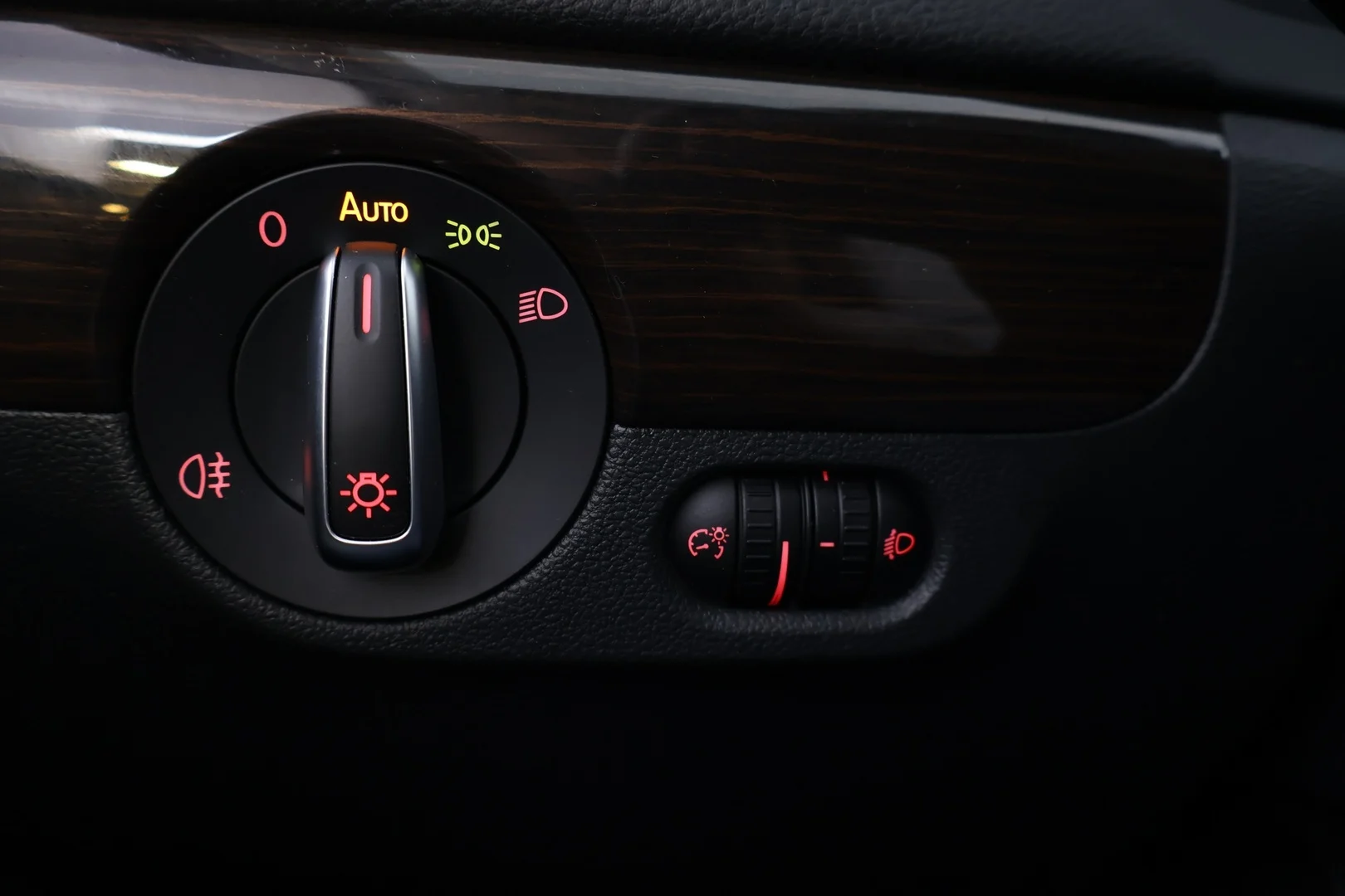 Car Image - 1Rumr1hICCzzyBZOV8z7J1