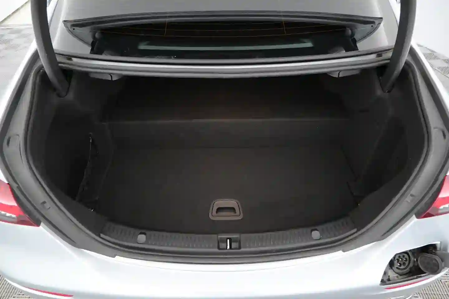 Car Image - 7t70eCS5KD9S2XgGO5uJfd