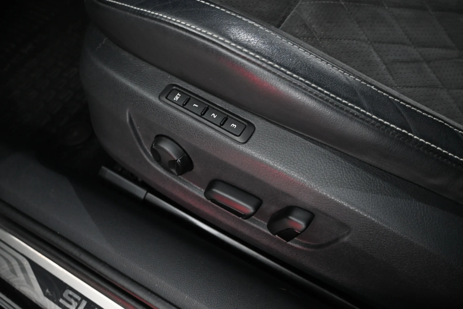 Car Image - 7l7xQnrKvtWh5xEZfl6AOg