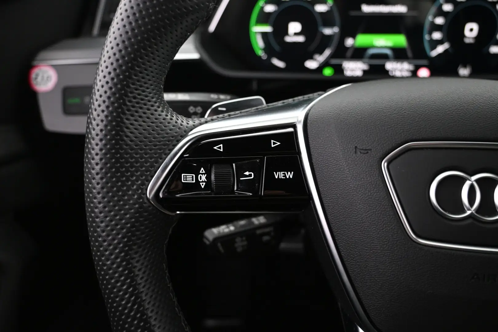 Car Image - 2LU8zTURWrBpoe0tWrrnM1