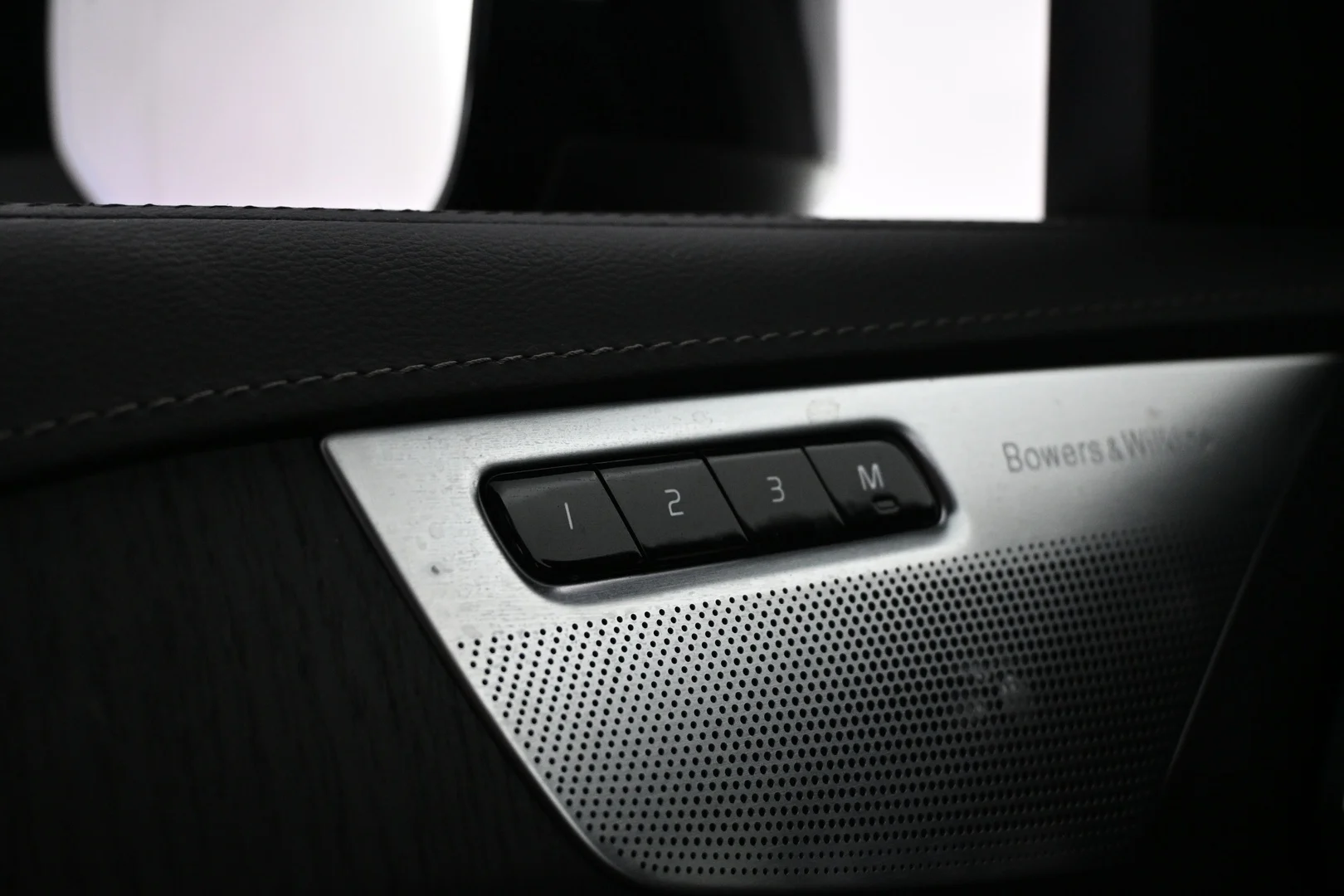 Car Image - 4T5VMiU8ZAX75Pk13U6mid