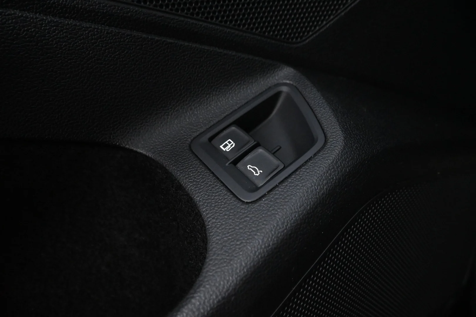 Car Image - xFs6D48EJ0gZrP6WQ171x