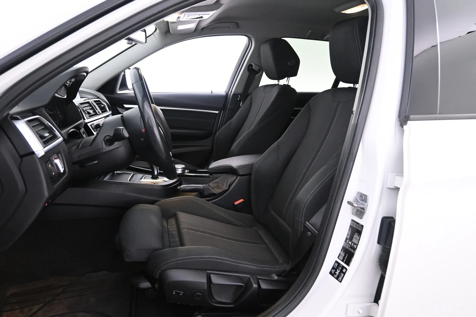 Car Image - tOxEis1w81TwUUeUOVkh5