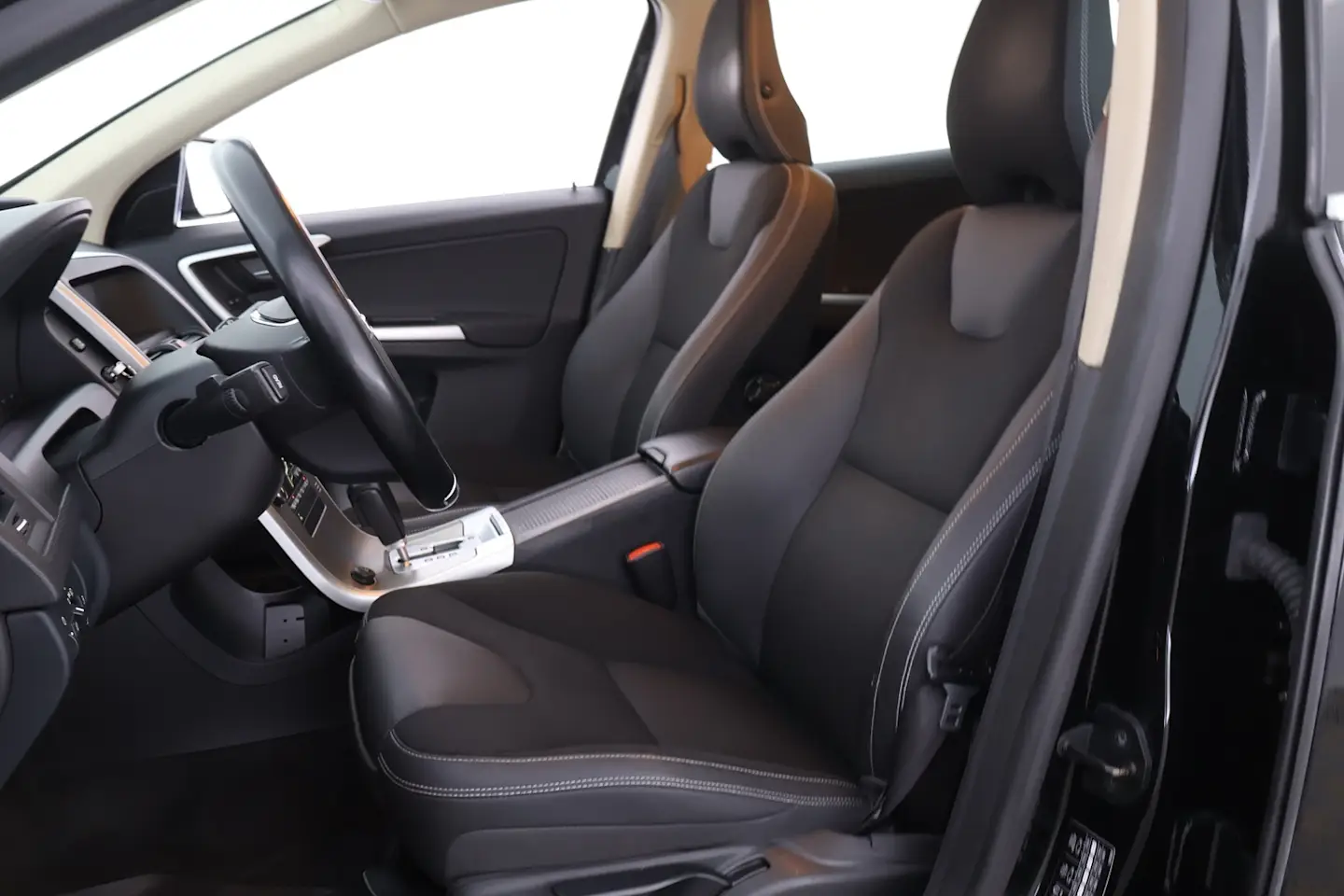 Car Image - Z398X6pXXtfDRMHD5YCeE