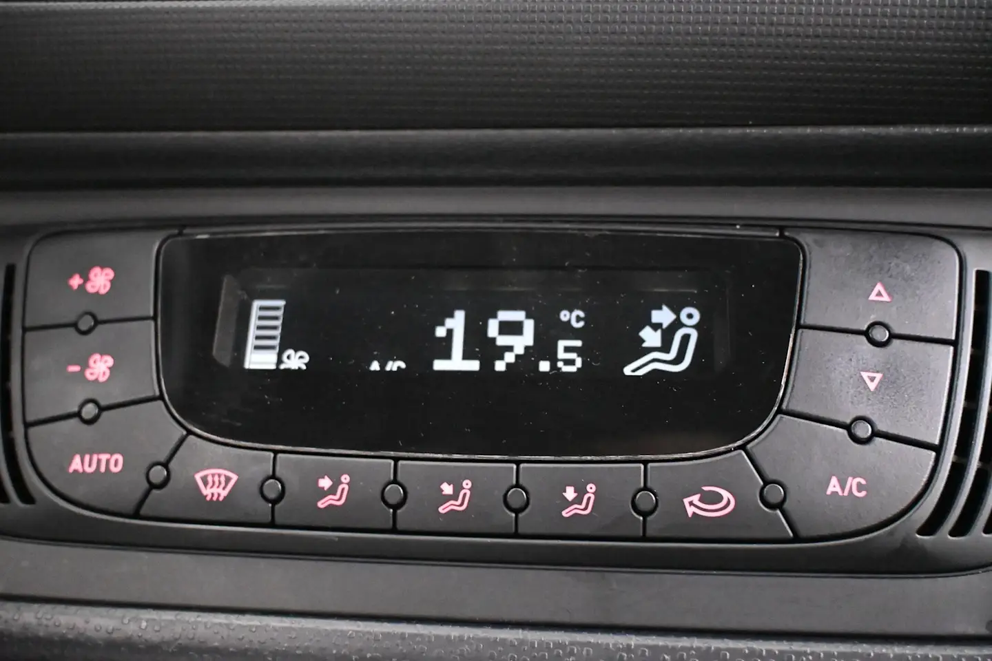 Car Image - 3X4XqmF4mFQaCZ6qXM41vl