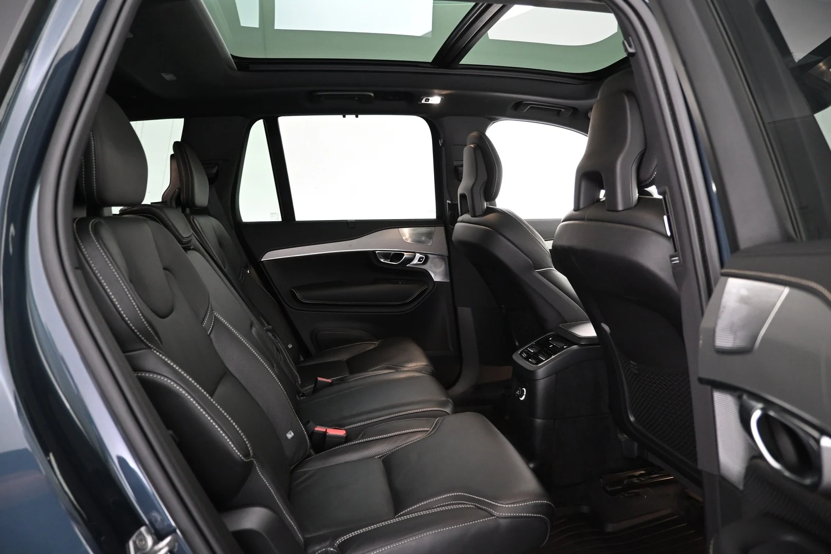 Car Image - 2OGLlL2GOPHj1naBpZ51so