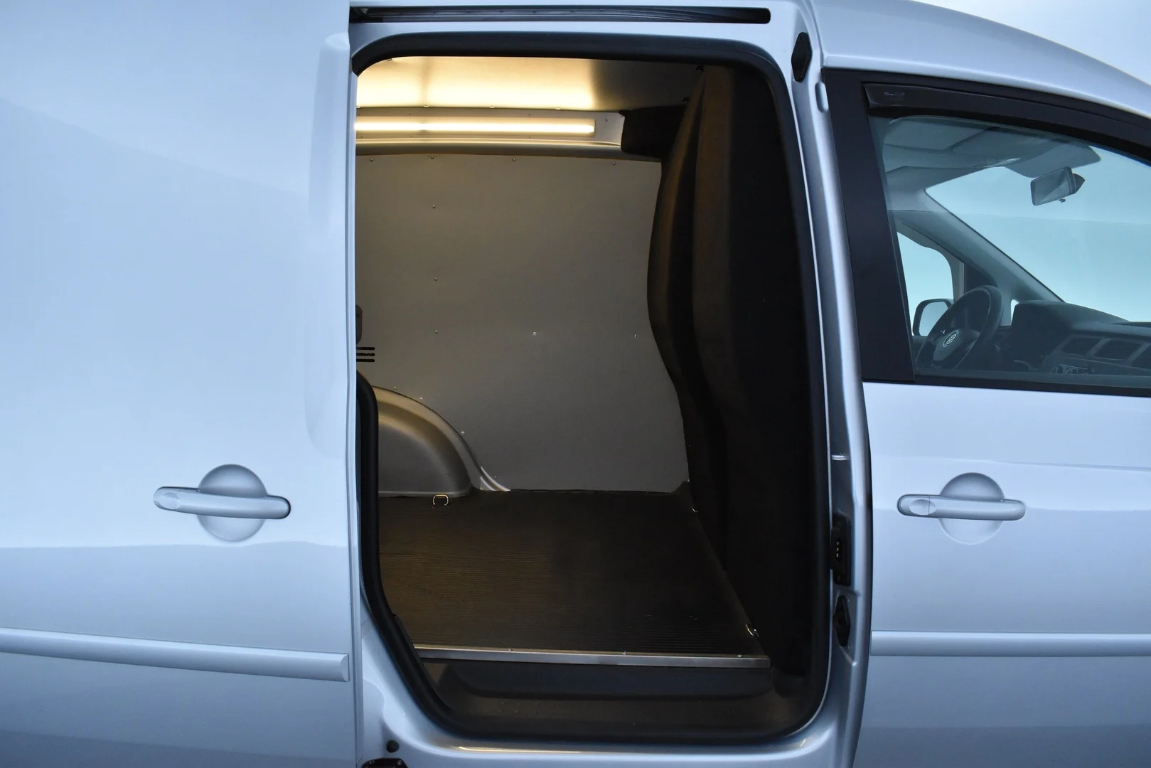 Car Image - zD1OdSiS8CsbaVbxRp9TU