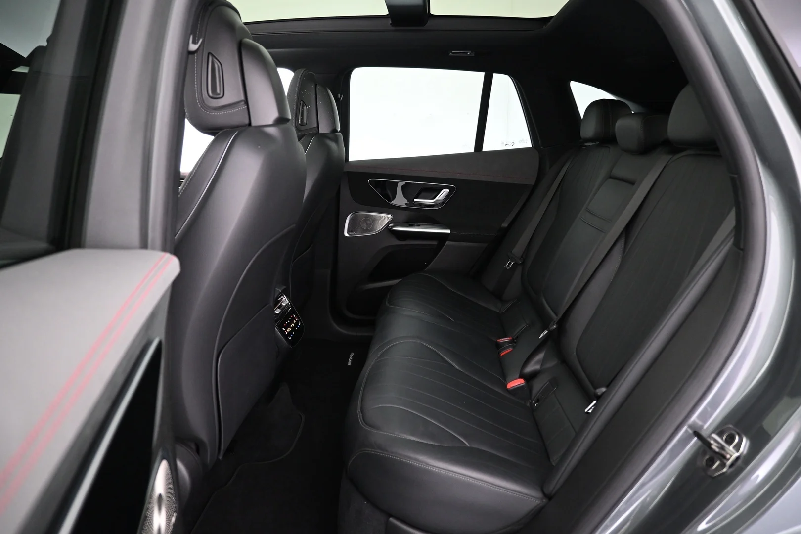 Car Image - 6IGkTYeLoDIov7v39NoXxB