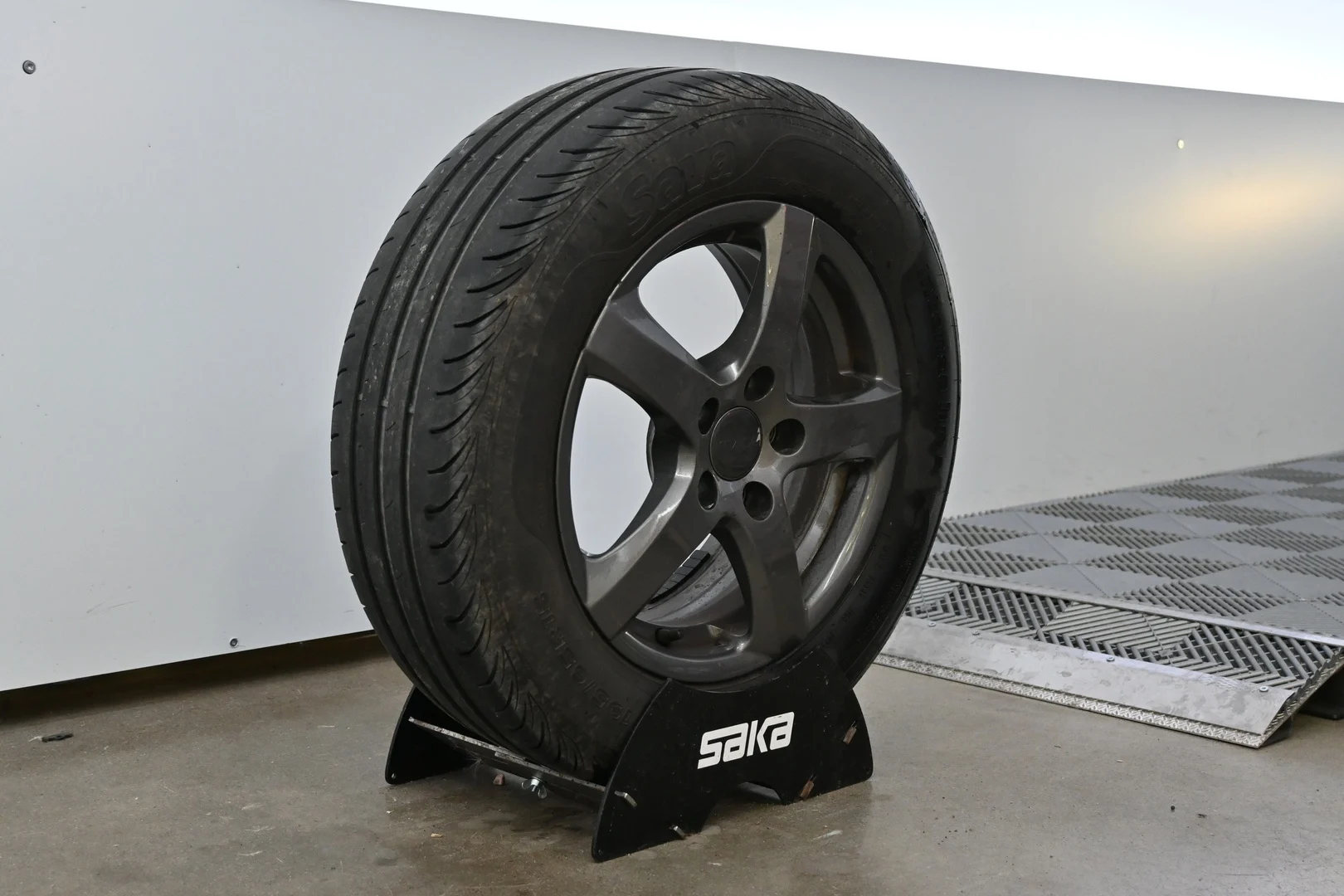 Car Image - 1cbE2vq1SdDe2ICuOTMDR7